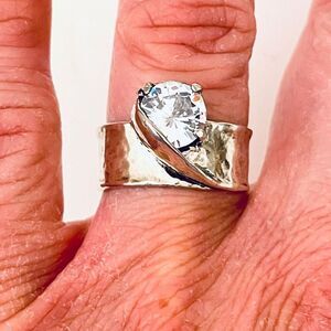 NWT Gorgeous Sz 7 Made in Israel .925 Sterling Silver Thick White Stone Ring